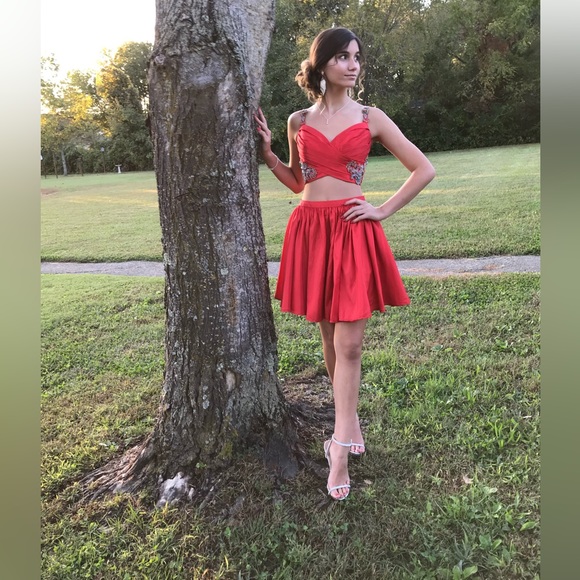 Sherri Hill size 2, with POCKETS! Gorgeous beads and stone work. - Picture 2 of 9